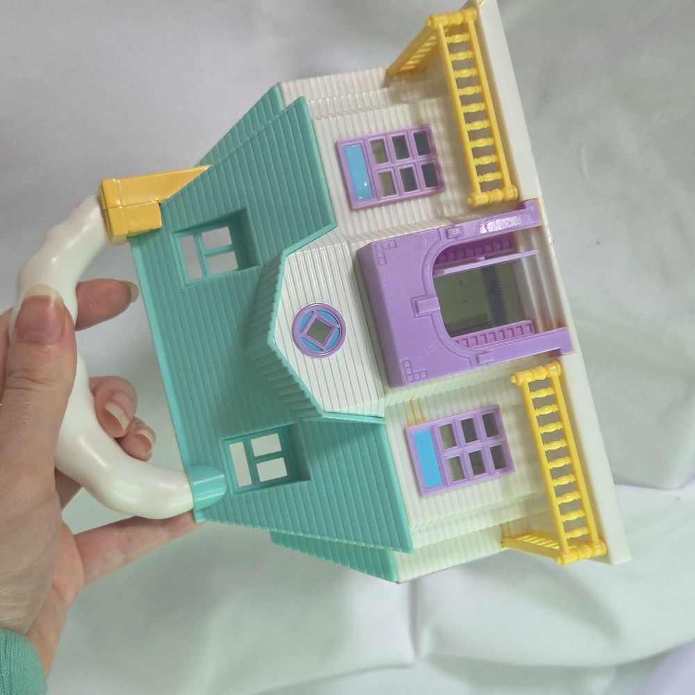 Blue box Polly Pocket Style Vintage Doll house w/ Pool and Garden - Picture 6 of 10